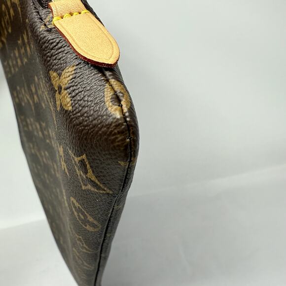 Louis Vuitton France Etui Voyage GM Pouch Monogram Laptop Document case Luxury - Picture 9 of 13